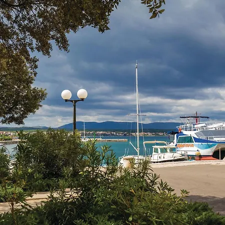 Apartment Cozy Apartment In Malinska With Kitchen *