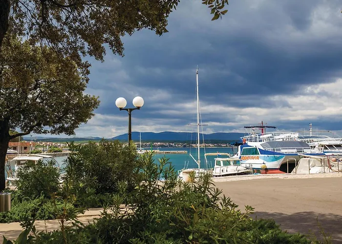 Apartamento Cozy Apartment In Malinska With Kitchen *