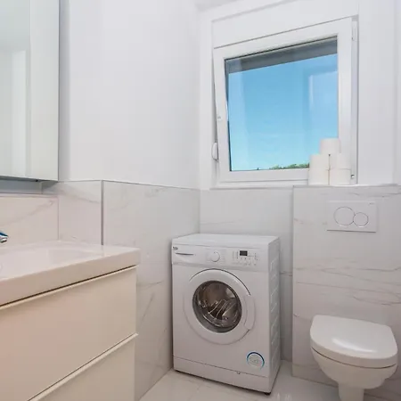 Apartment In With Kitchen Malinska