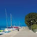 Amazing Apartment In Malinska With House Sea View Apartman