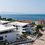 Amazing Apartment In Malinska With House Sea View Apartman